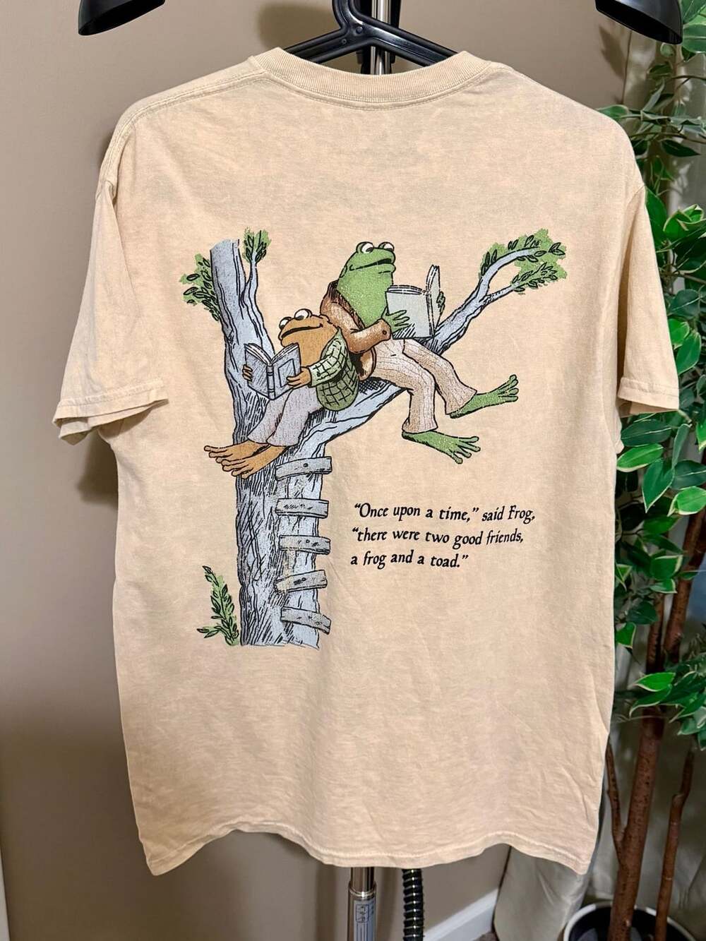 Frog and Toad T-Shirt Size S Beige Graphic Book Lover